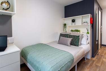 1 bed studio, Raleigh Street, City Centre, Plymouth, PL11ET - Image 3